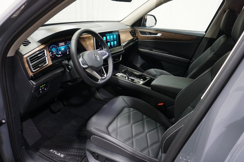 2025 Volkswagen Atlas SE Technology photo 4