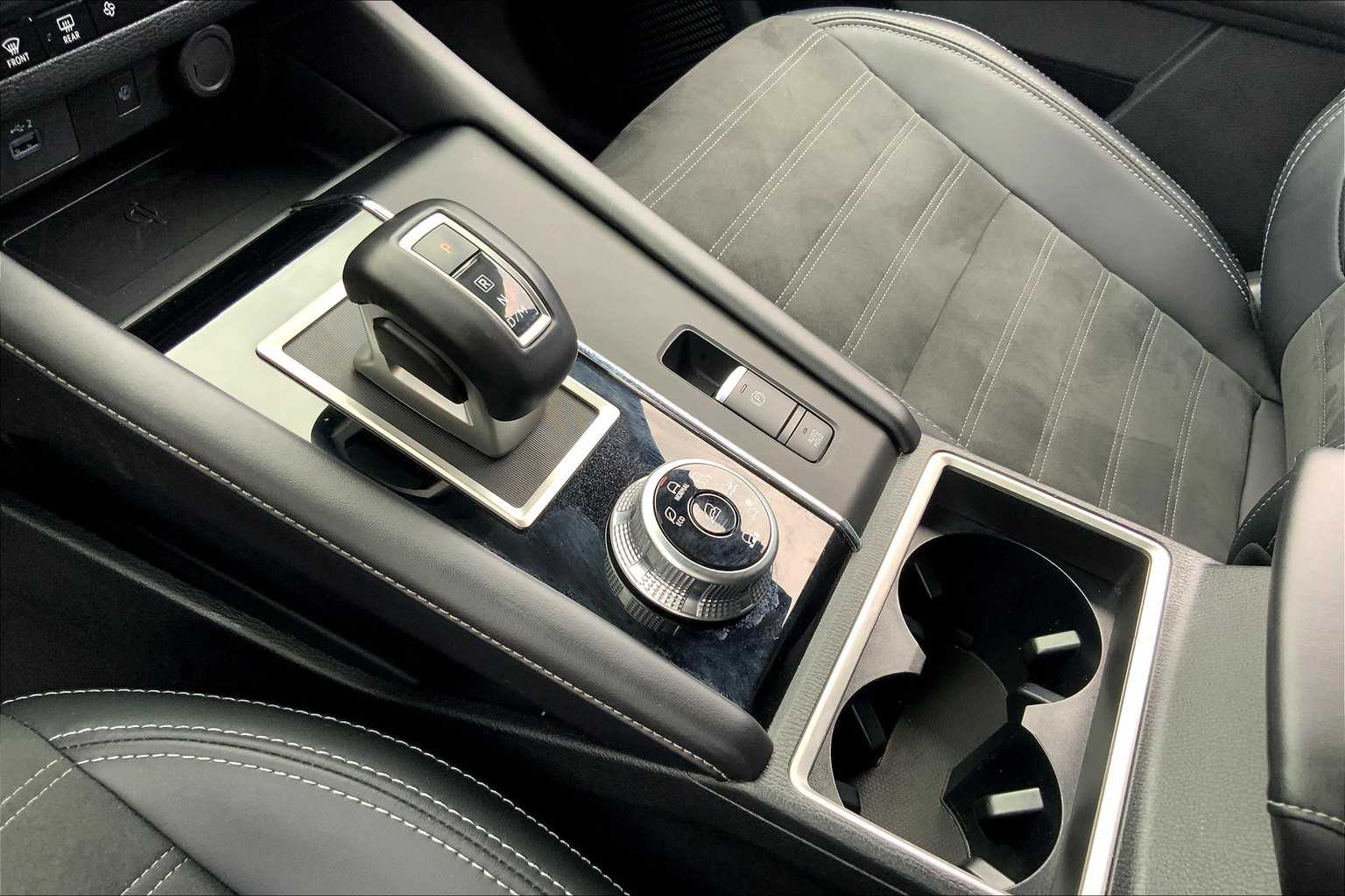 2024 Mitsubishi Outlander SE photo 12
