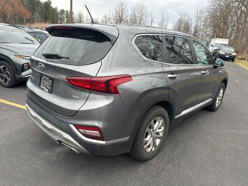 2019 Hyundai Santa Fe SE photo 3