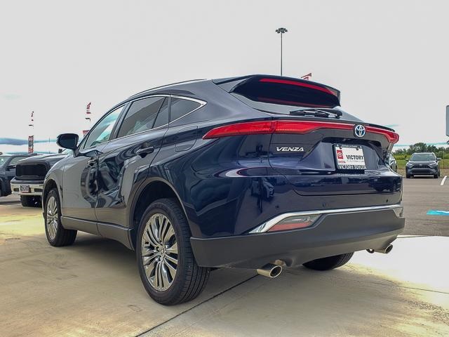 2023 Toyota Venza XLE photo 3