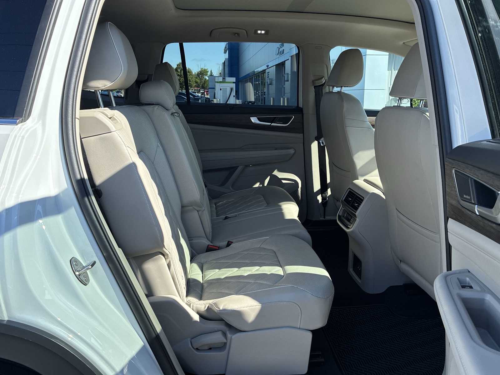 2024 Volkswagen Atlas SEL Premium R-Line photo 24