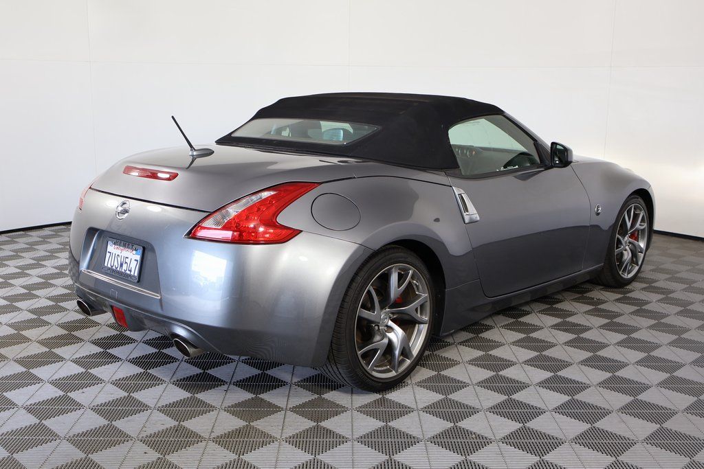 2013 Nissan 370Z Touring photo 3