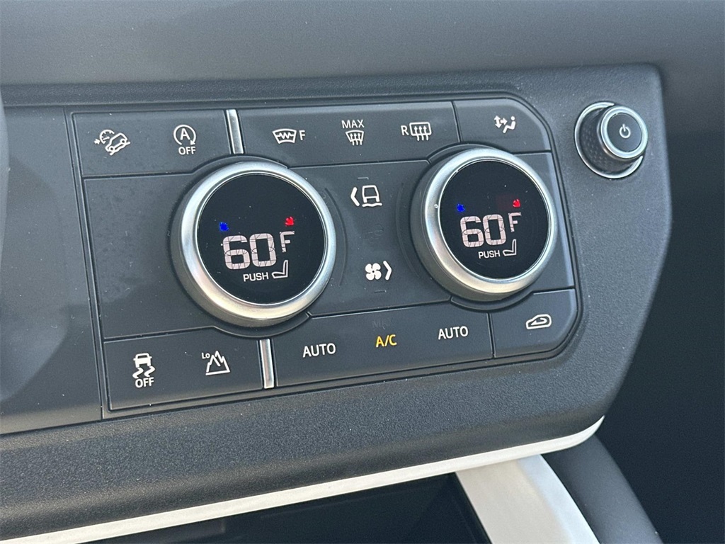 2025 Land Rover Defender S photo 7