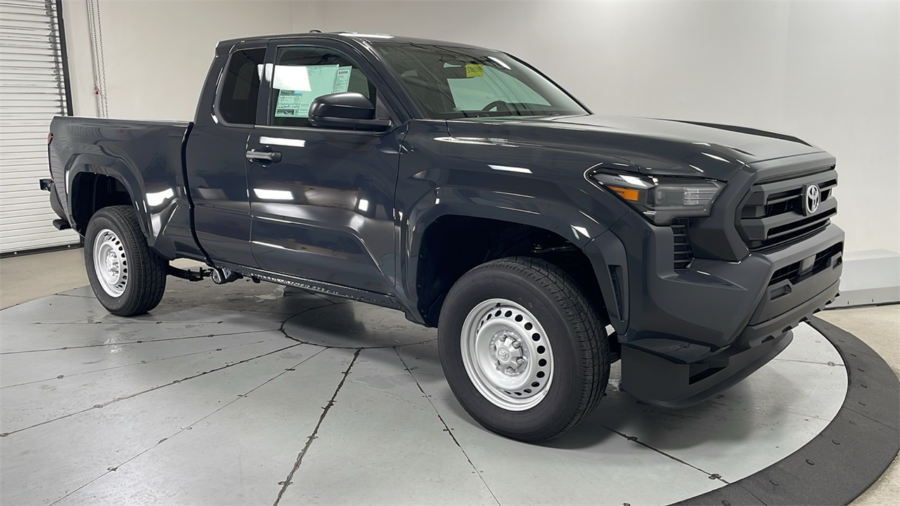 2025 Toyota Tacoma SR XtraCab photo 3