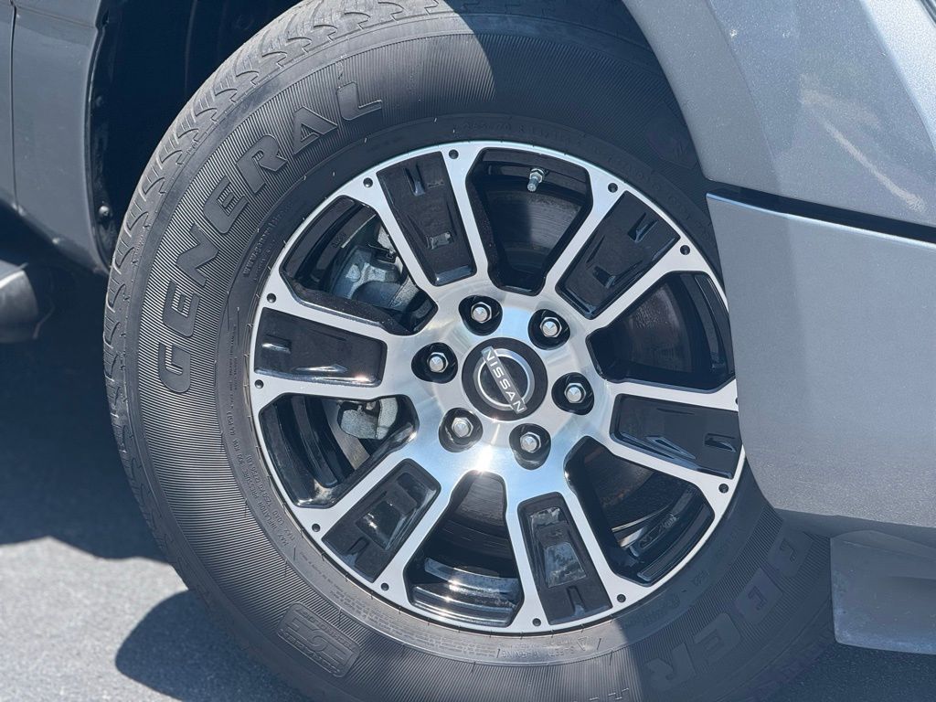 2023 Nissan Titan SV photo 2