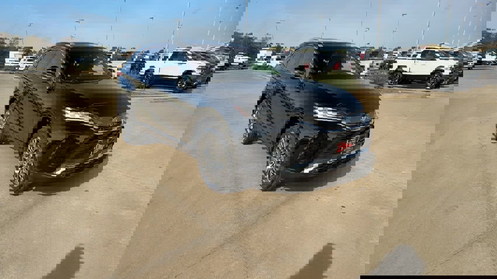 2022 Toyota Venza XLE photo 2