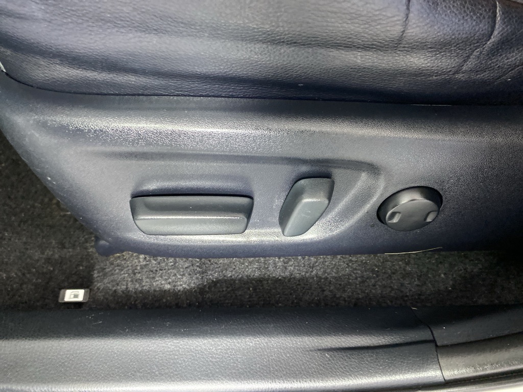 2017 Toyota RAV4 Hybrid Limited photo 11