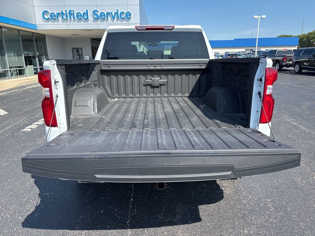 2021 Chevrolet Silverado 1500 RST photo 13