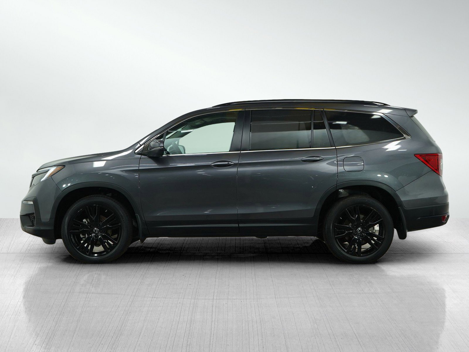 Used 2022 Honda Pilot SE with VIN 5FNYF6H23NB084138 for sale in Burnsville, Minnesota