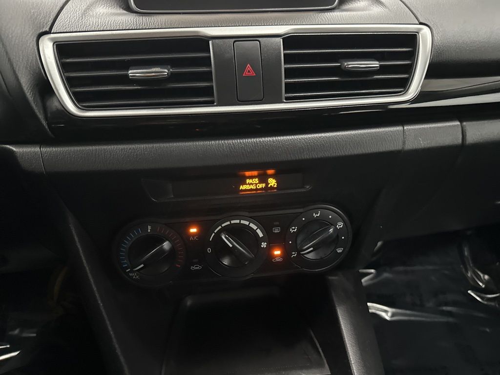 2015 Mazda Mazda3 i Sport photo 12