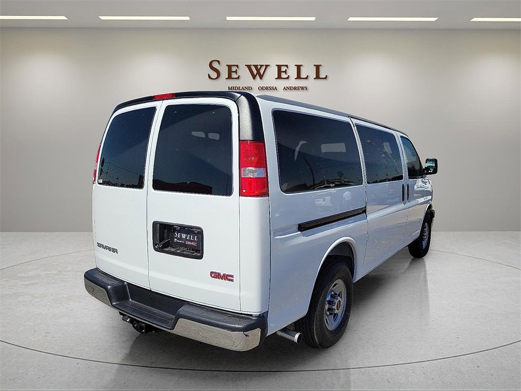 2025 Gmc Savana Passenger 2500 LT photo 3
