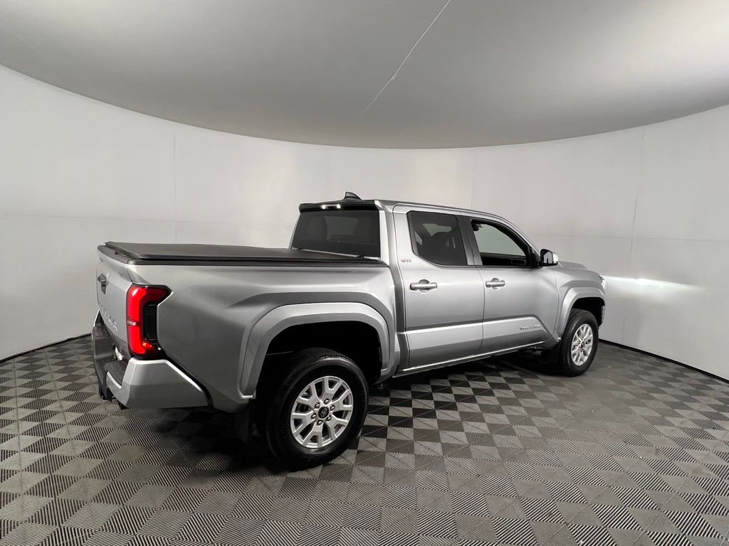 2024 Toyota Tacoma SR5 photo 3