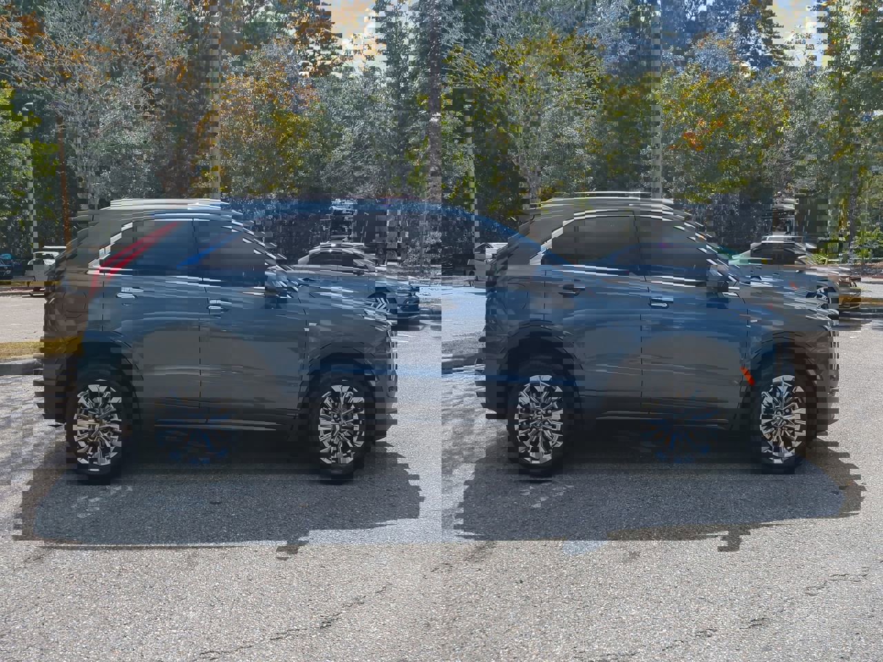 2024 Cadillac XT4 Premium Luxury photo 3