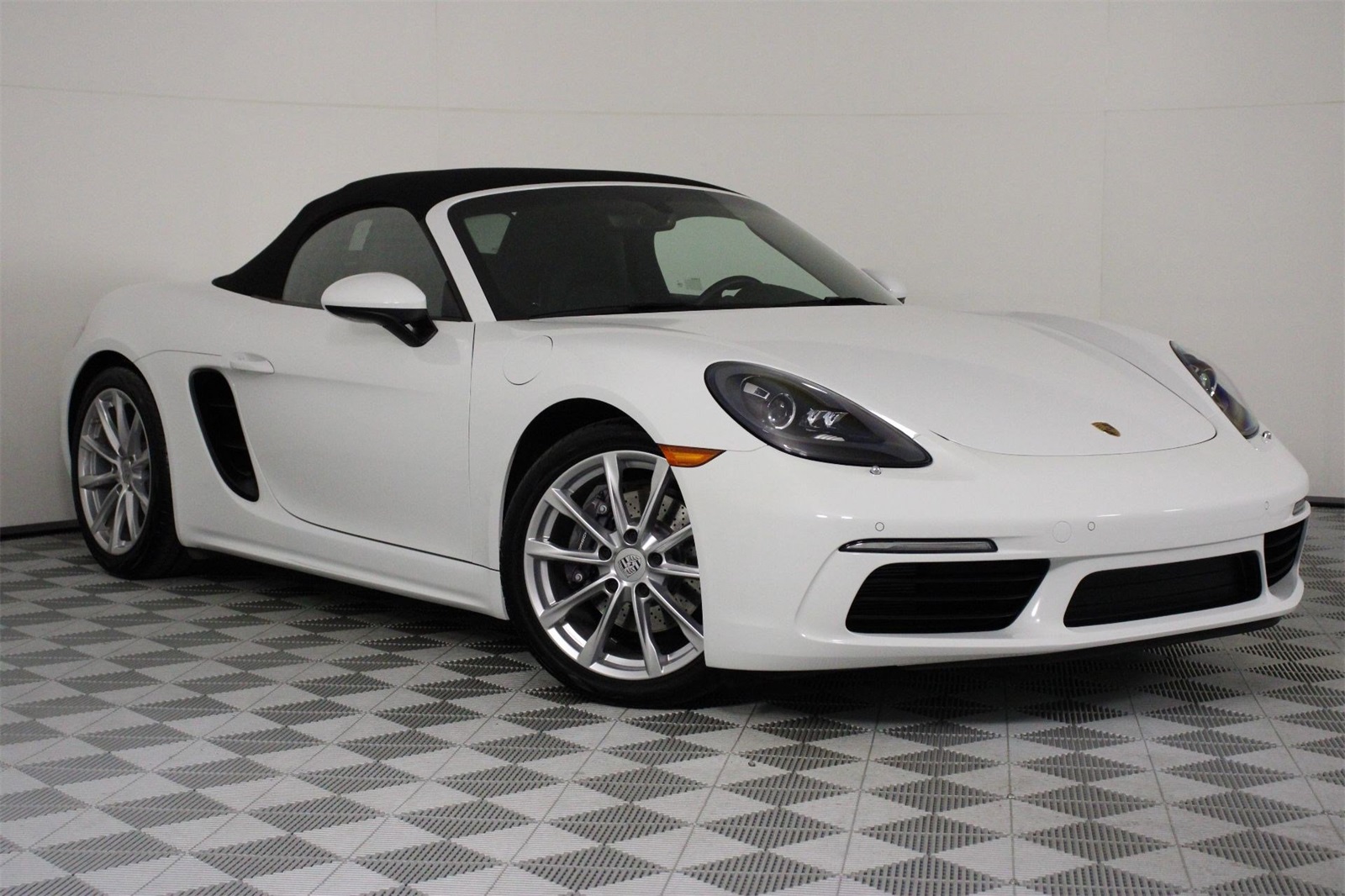 2025 Porsche Boxster photo 9