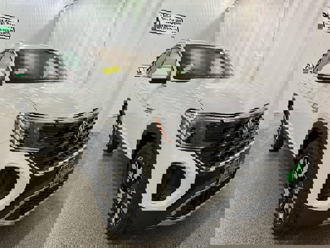 New 2025 Pure White Volkswagen 2.0T SE w/Technology image 1