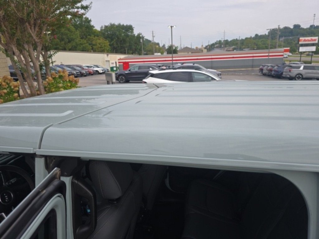 2024 Jeep Wrangler Sahara photo 9