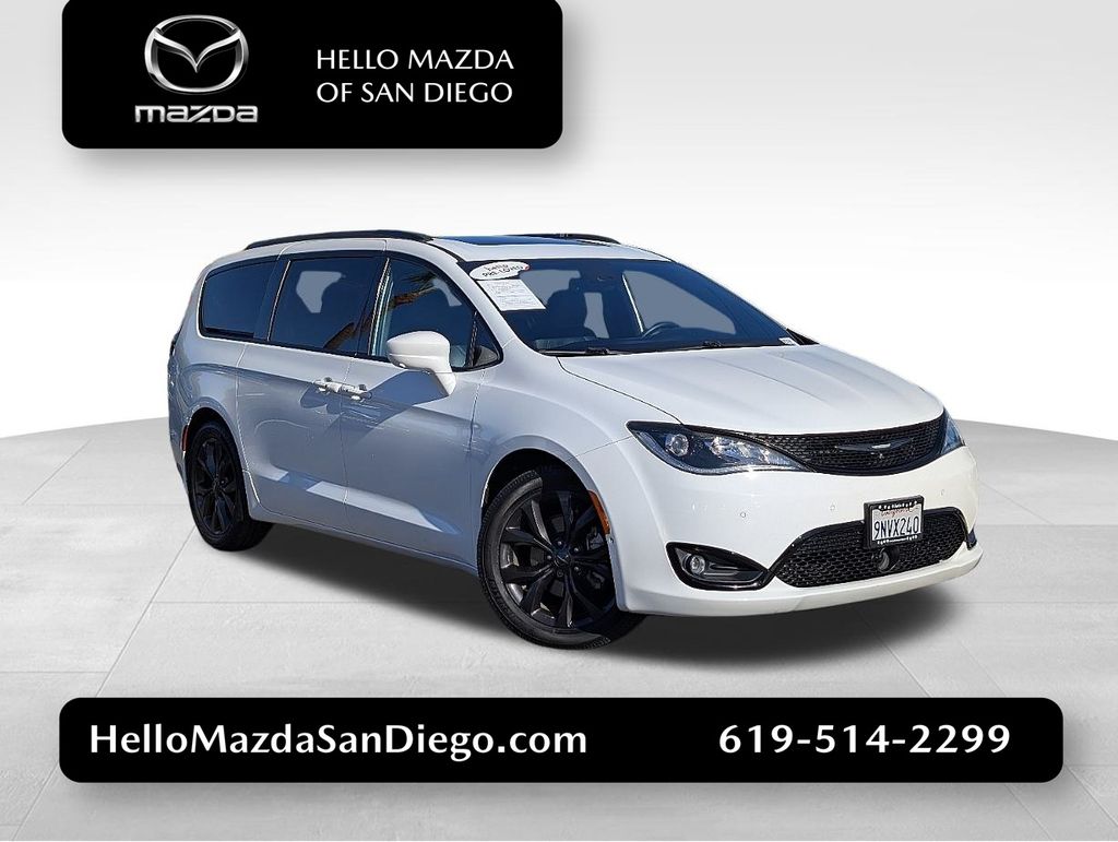 2019 Chrysler Pacifica Touring L Plus's photo