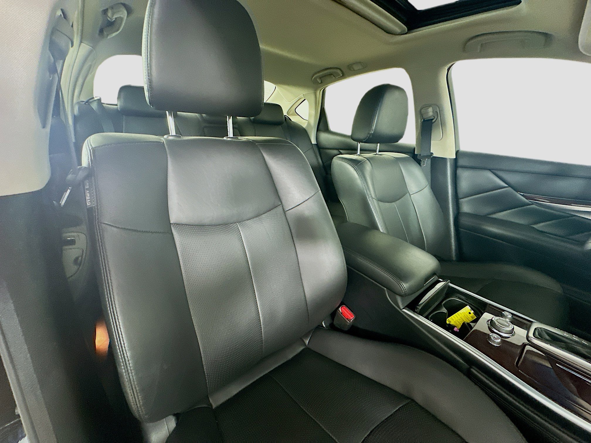 2017 Infiniti Q70 photo 33