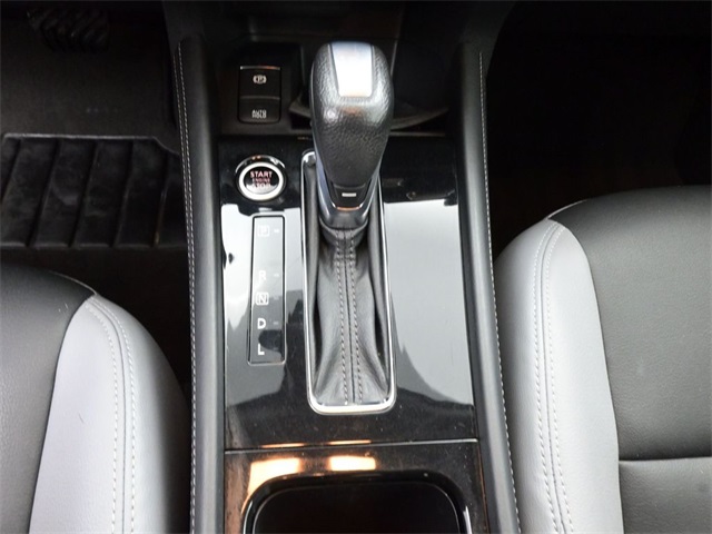 2021 Nissan Kicks SR photo 2