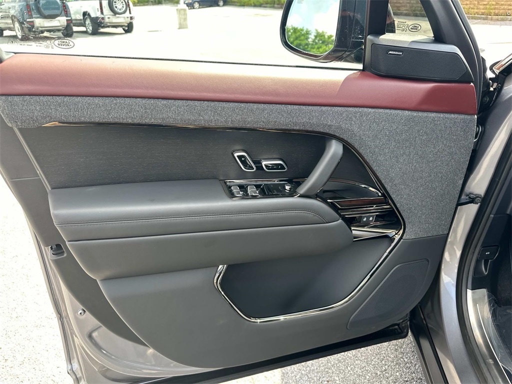 2025 Land Rover Range Rover Sport SE photo 15