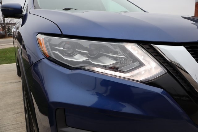 2017 Nissan Rogue SL photo 2