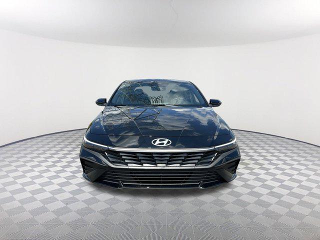 2025 Hyundai Elantra SEL Sport photo 2
