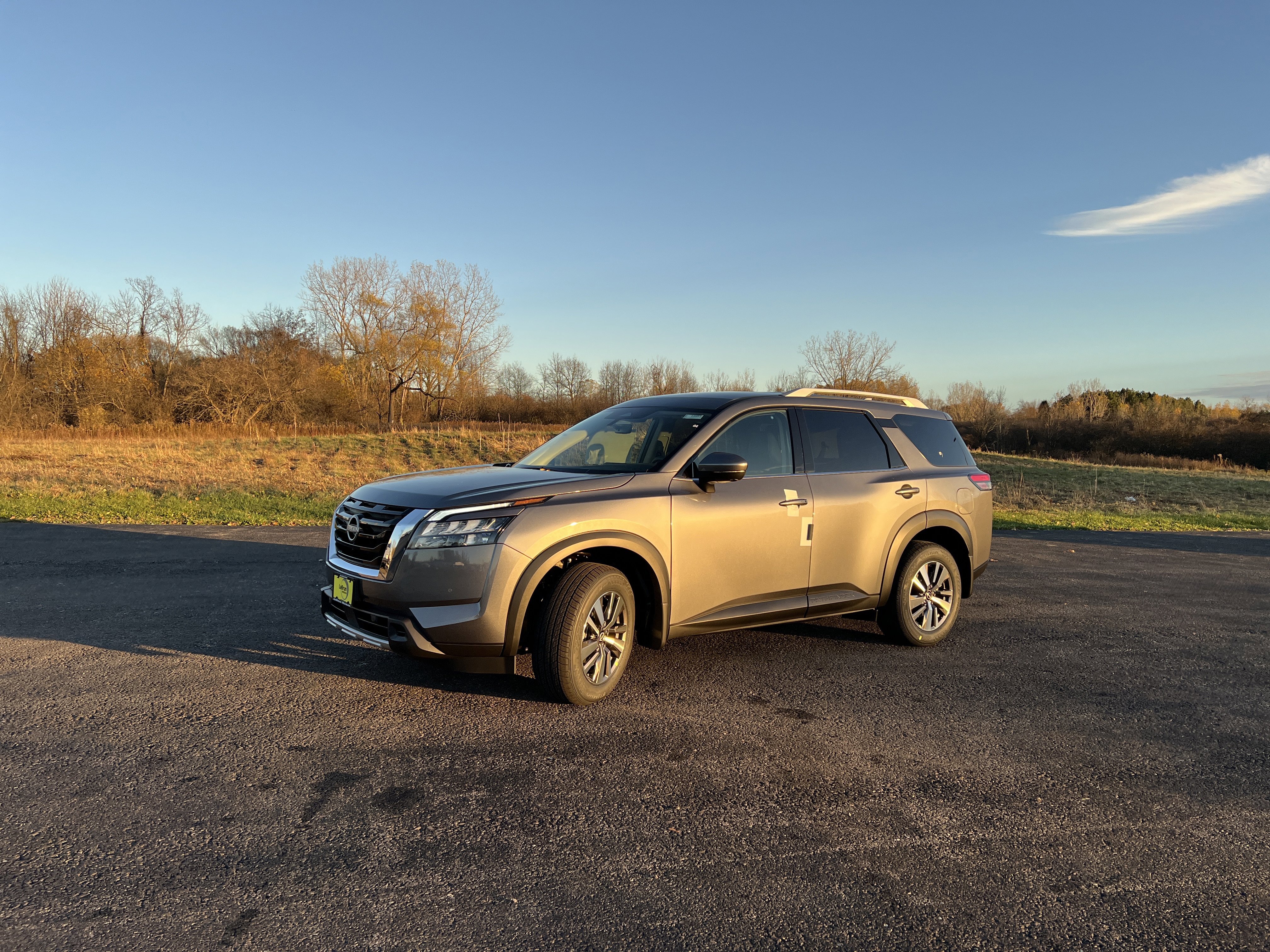 2025 Nissan Pathfinder SL's photo