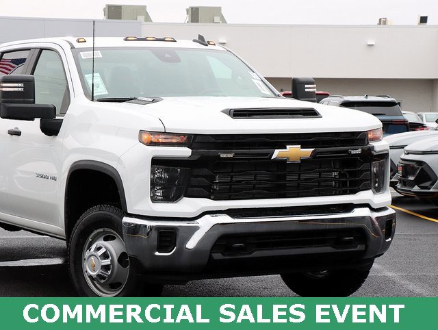 2025 Chevrolet Silverado 3500HD Work Truck photo 2