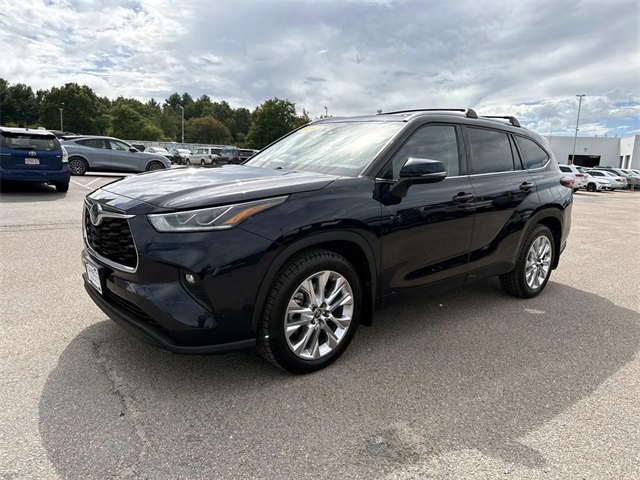 2020 Toyota Highlander Limited photo 11