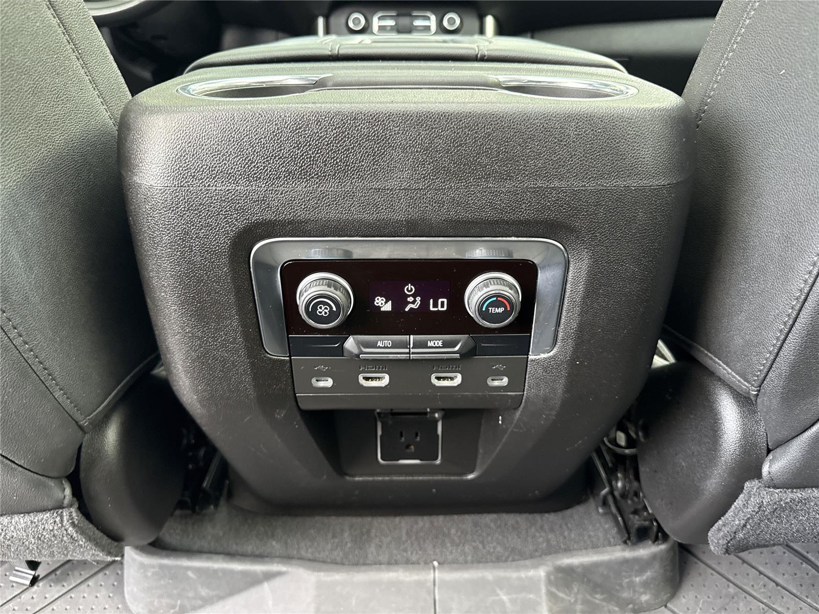 2021 Chevrolet Suburban 1500 LT photo 27