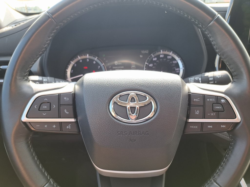 2023 Toyota Highlander LE photo 13