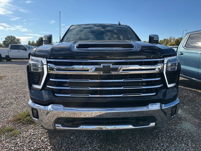 2024 Chevrolet Silverado 3500HD LTZ photo 2