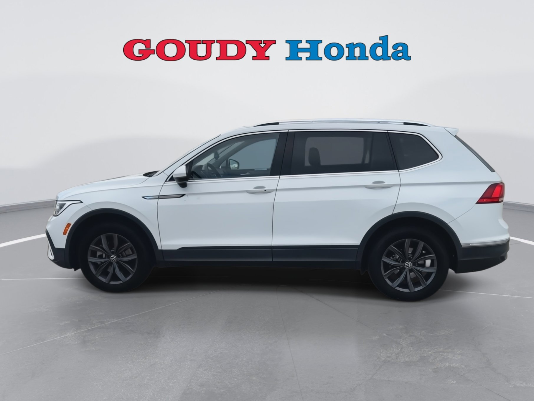 2022 Volkswagen Tiguan SE photo 2