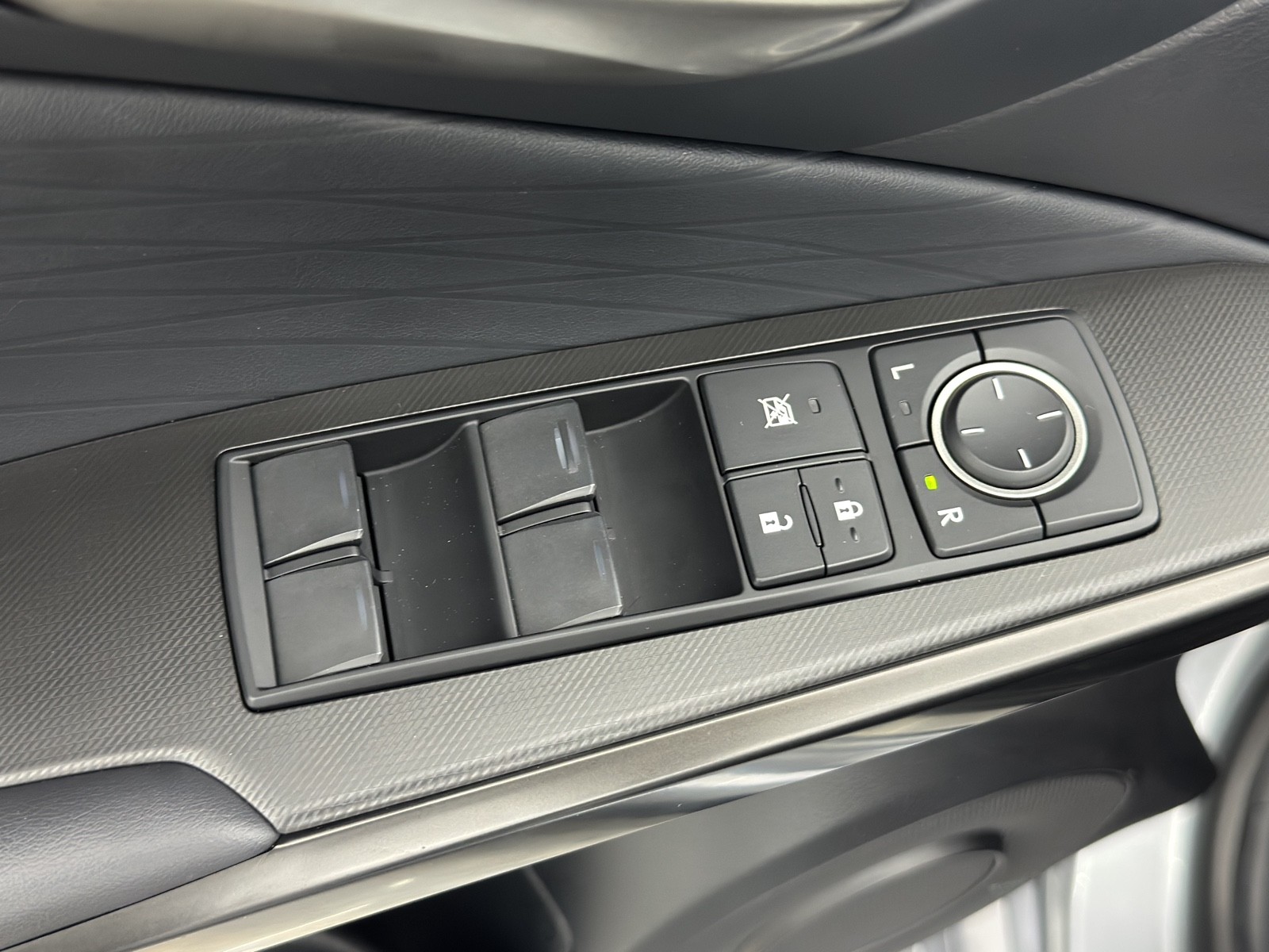 2022 Lexus IS 350 F SPORT photo 2