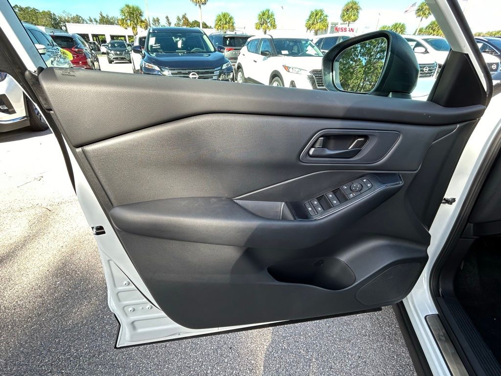 2025 Nissan Rogue S photo 34