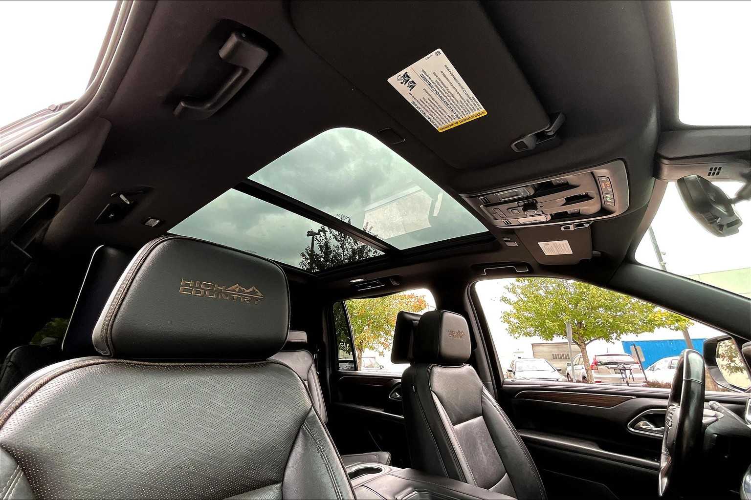 2021 Chevrolet Suburban High Country photo 13