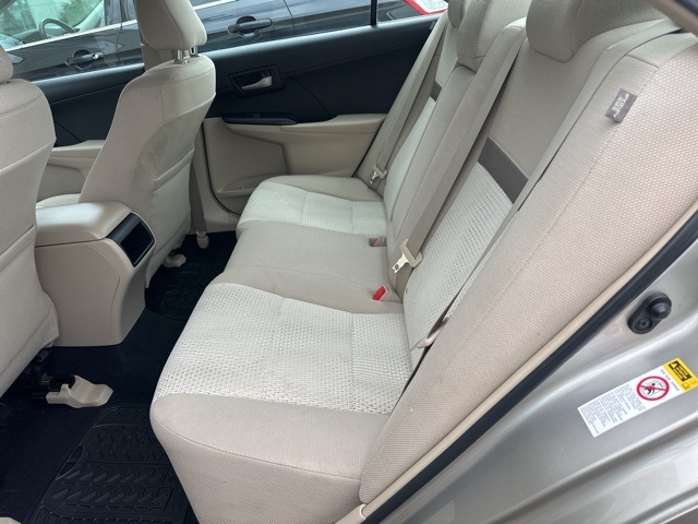 2013 Toyota Camry LE photo 9