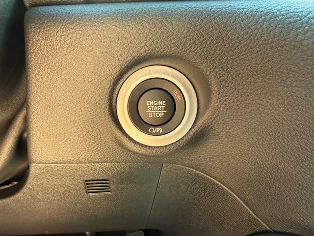 2026 Chrysler Pacifica Pinnacle photo 14