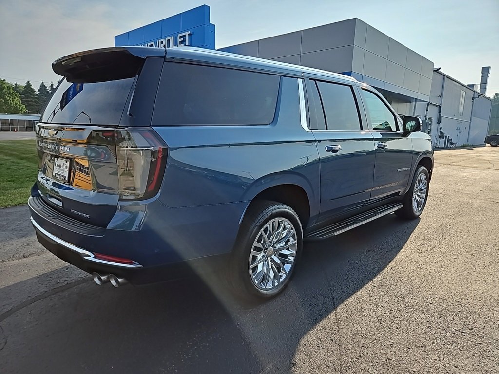 2025 Chevrolet Suburban Premier photo 3