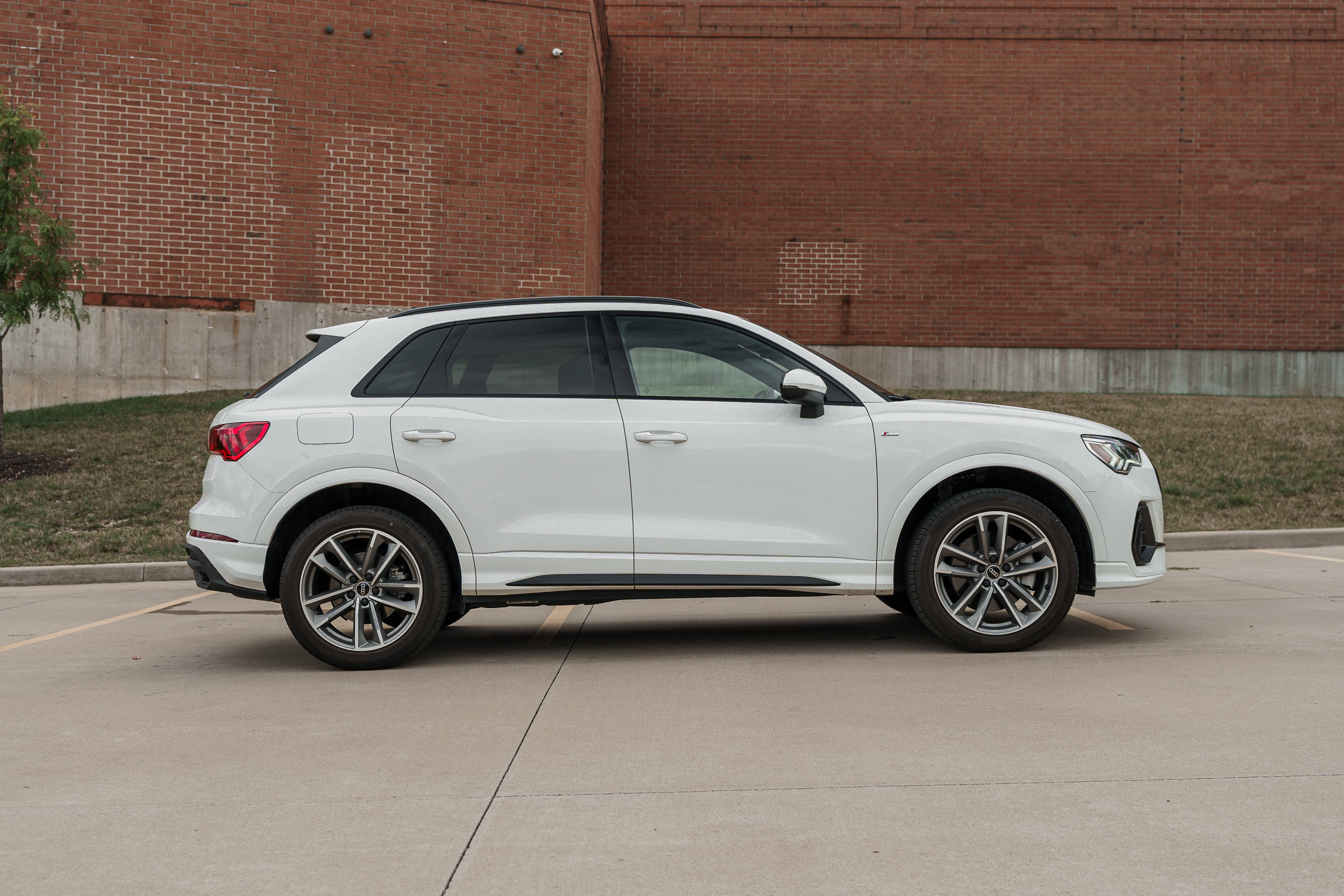 2025 Audi Q3 S line Premium photo 3