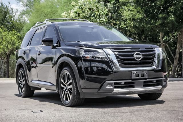 2023 Nissan Pathfinder Platinum photo 6