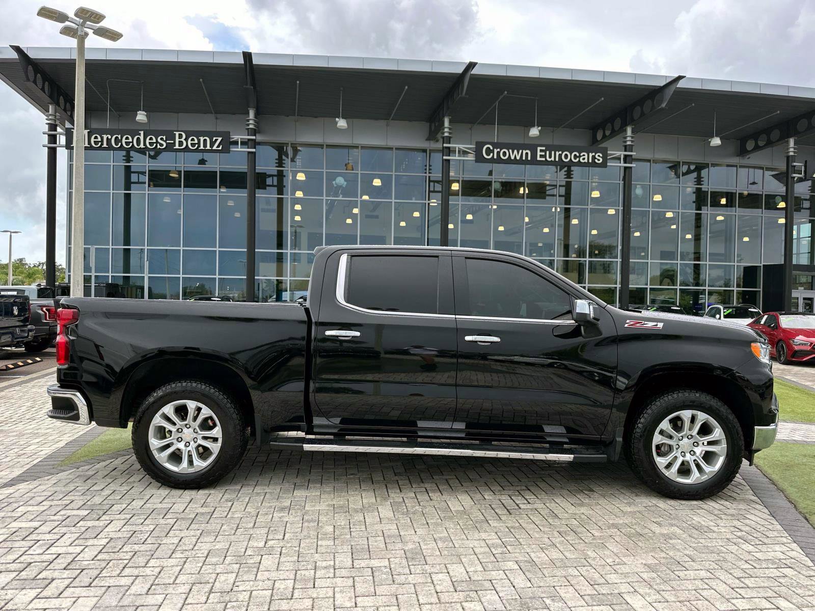 2024 Chevrolet Silverado 1500 LTZ photo 3