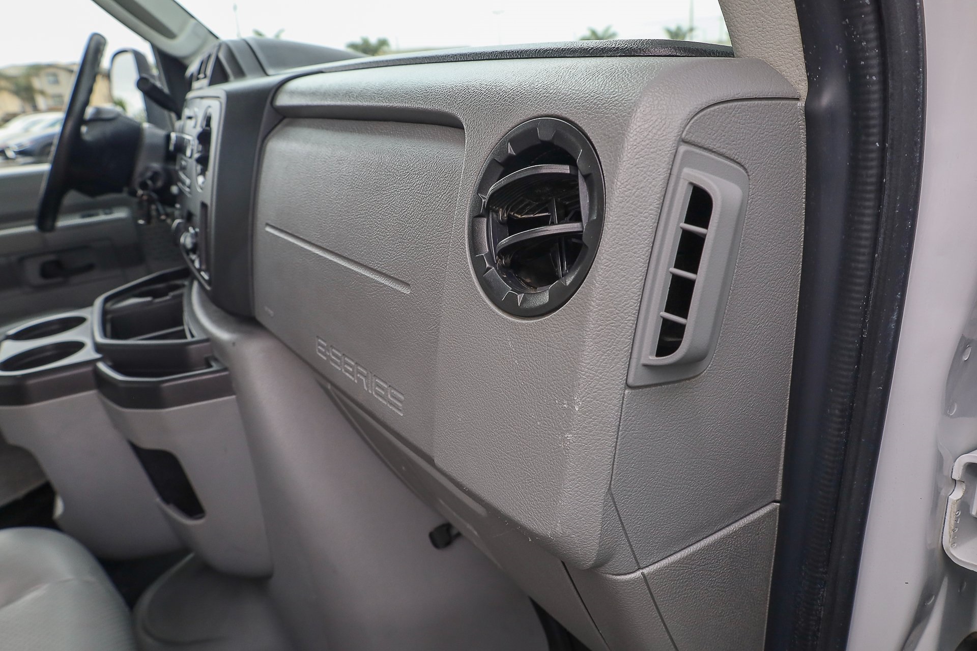 2019 Ford E-450 photo 26