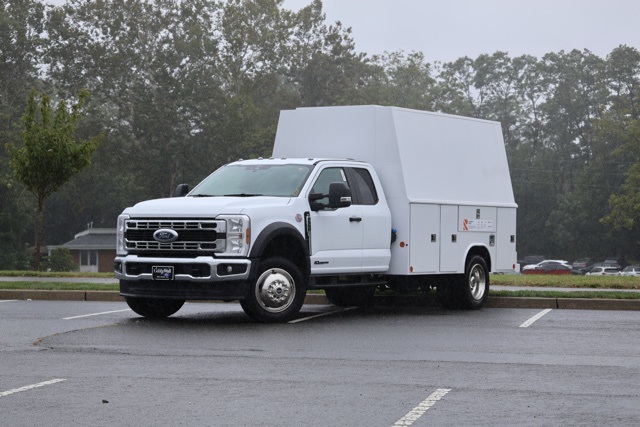 2026 Ford F-550 photo 2