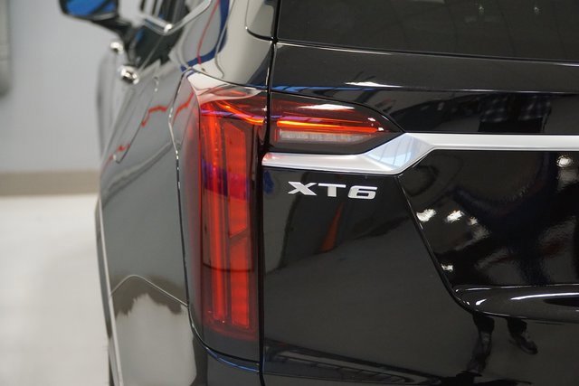 2025 Cadillac XT6 Premium Luxury photo 3