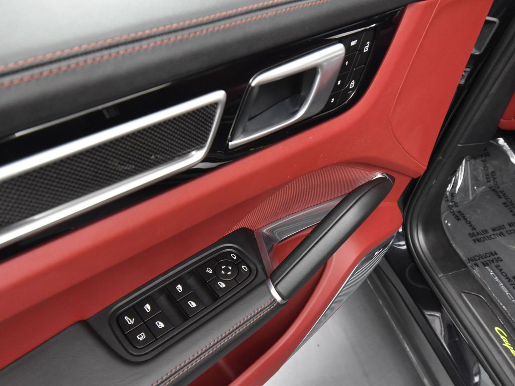 2022 Porsche Cayenne E-Hybrid Turbo S photo 13