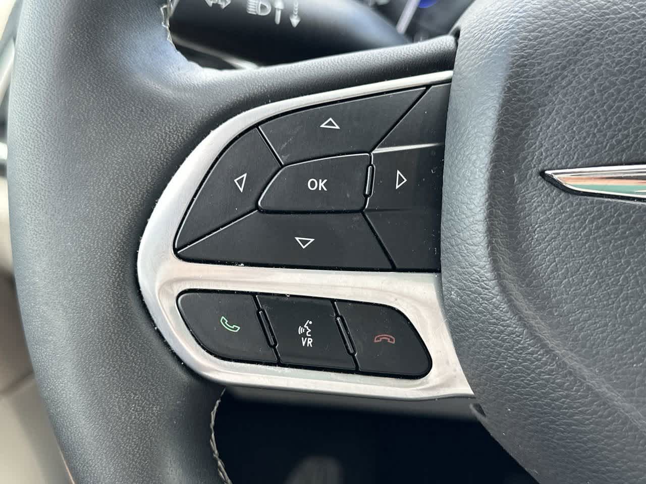 2023 Chrysler Pacifica Touring L photo 55