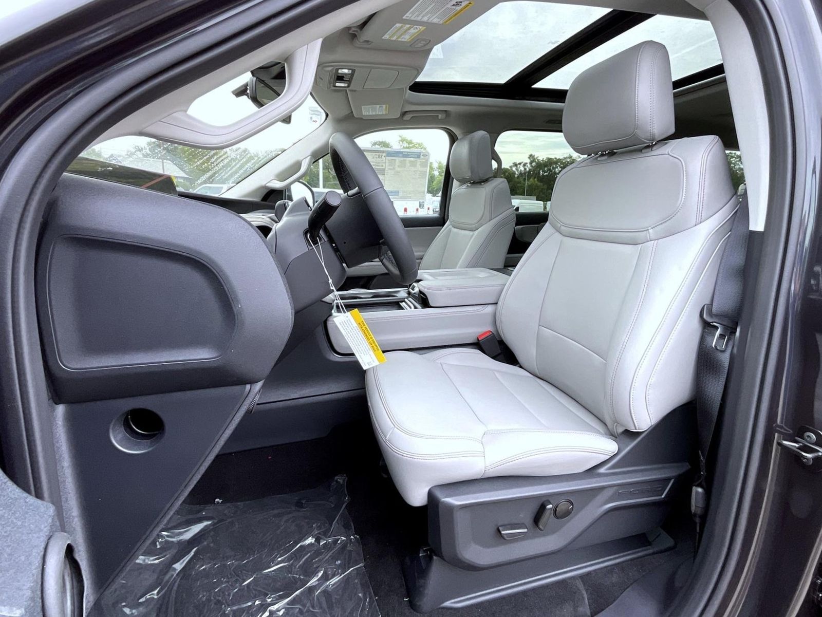 2025 Ford Expedition MAX photo 7