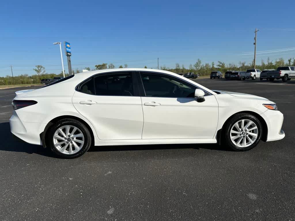 2023 Toyota Camry LE photo 2