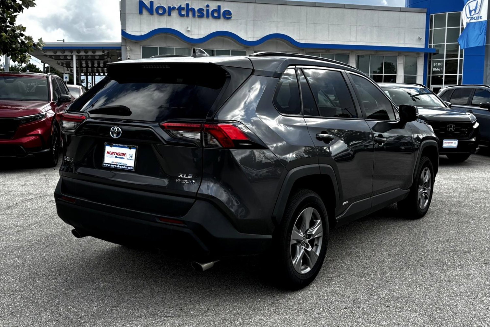 2022 Toyota RAV4 Hybrid XLE photo 4